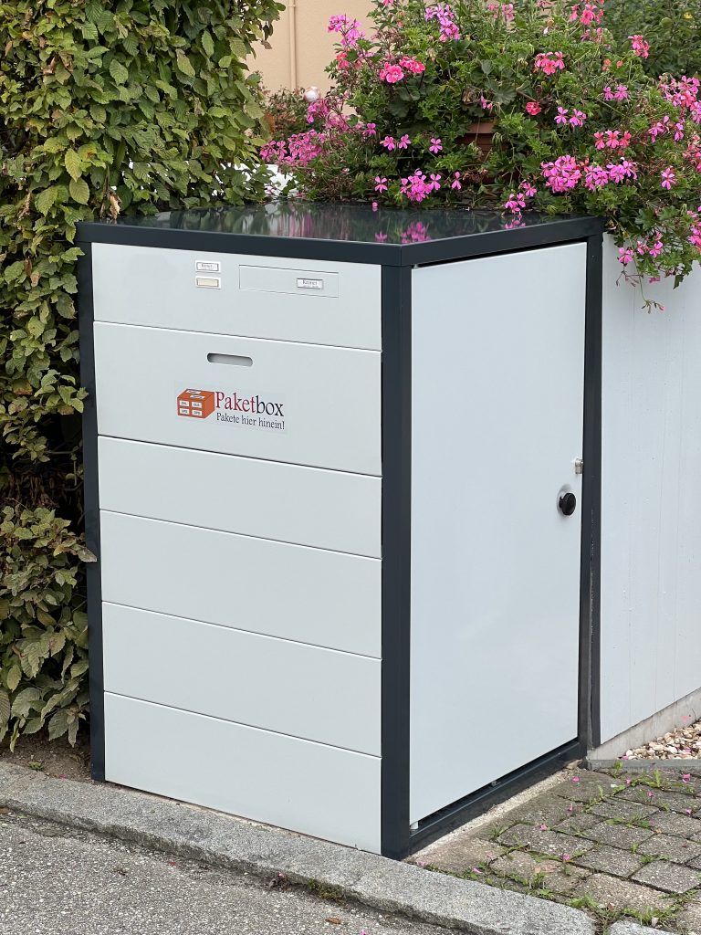 Paketbox 60‑B‑Post – installiert bei einem Kunden in Niederbayern